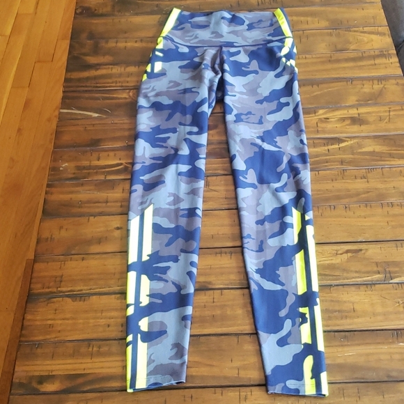 WITH camo leggings - Picture 5 of 10